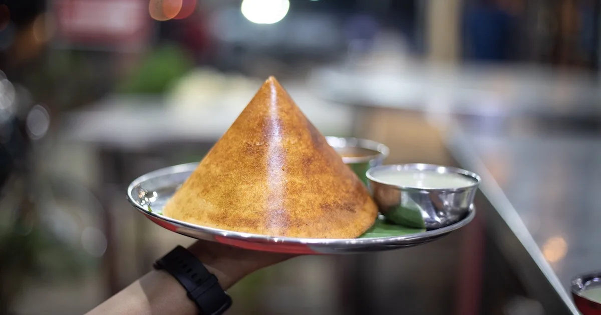 Crispy dome-shaped rice pancake