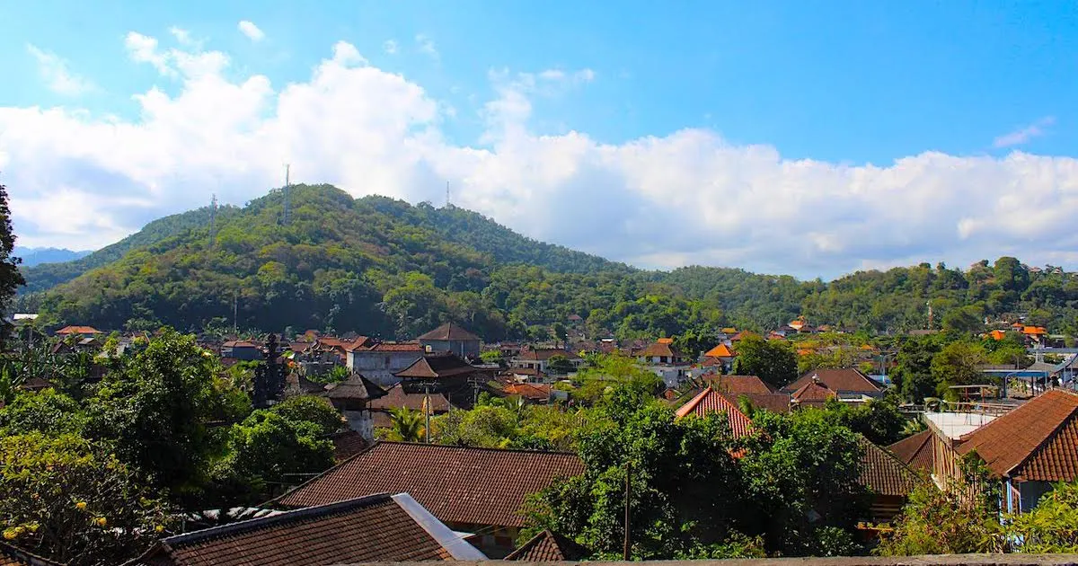 View over the rooves of Padangbai on the way to the secret beach