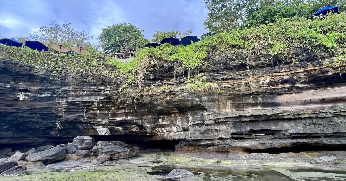 Clifftop restaurants above Sunset Beach are well-positioned for the Tanah Lot sunset.