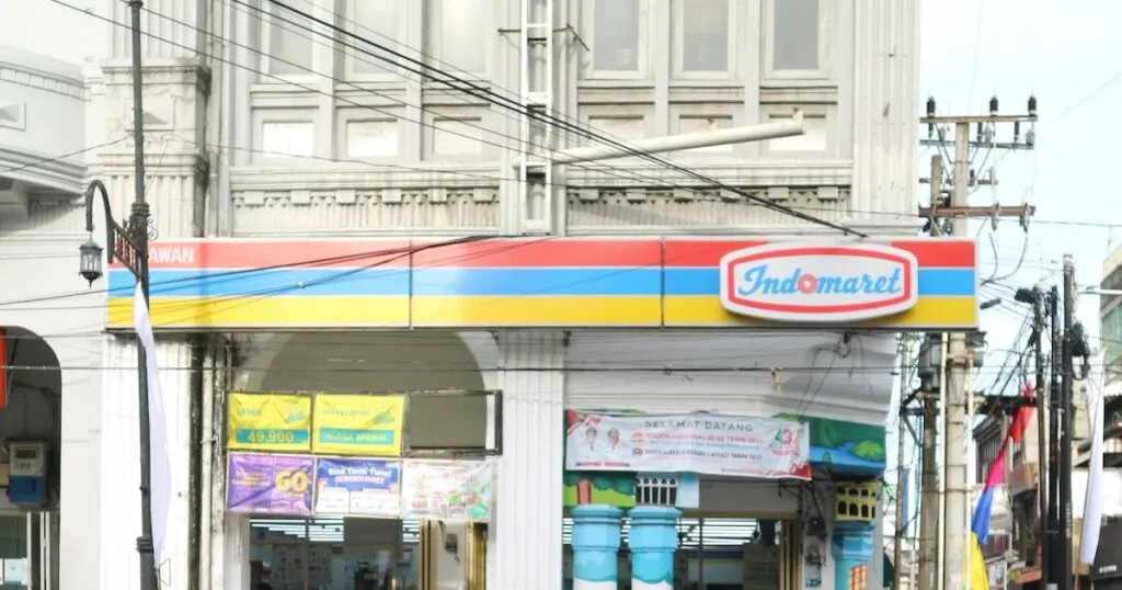 Indomaret shop for gluten free snacks in Bali.