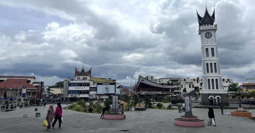 Jam Gadang, a famous clocktower in the centre of Bukittinggi, is one of the best things to do in Bukittinggi.