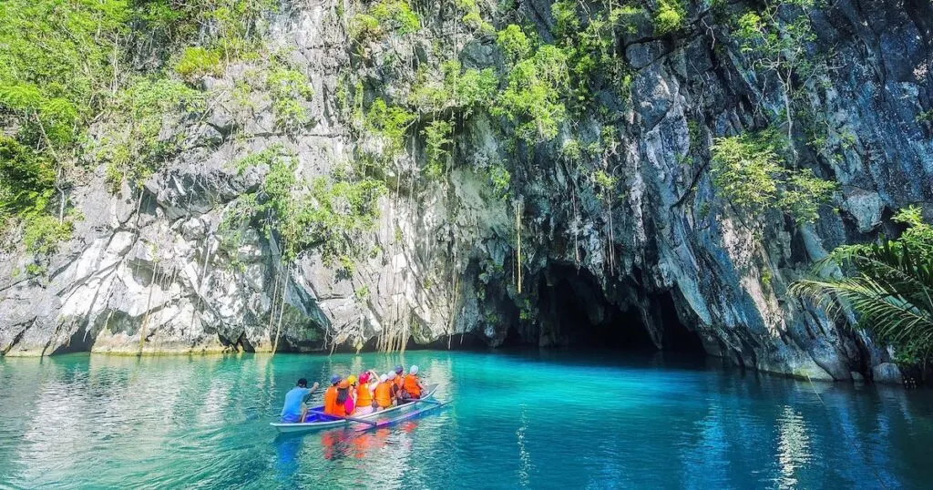 Boat full of tourists glides into the cave for the Puerto Princesa River.