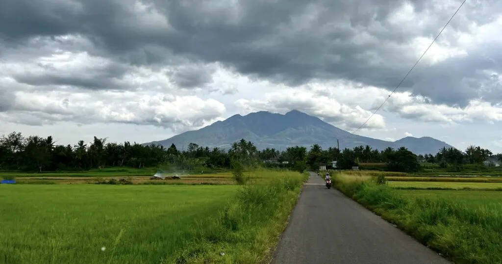Road towards Mount Sago near Payakumbuh.