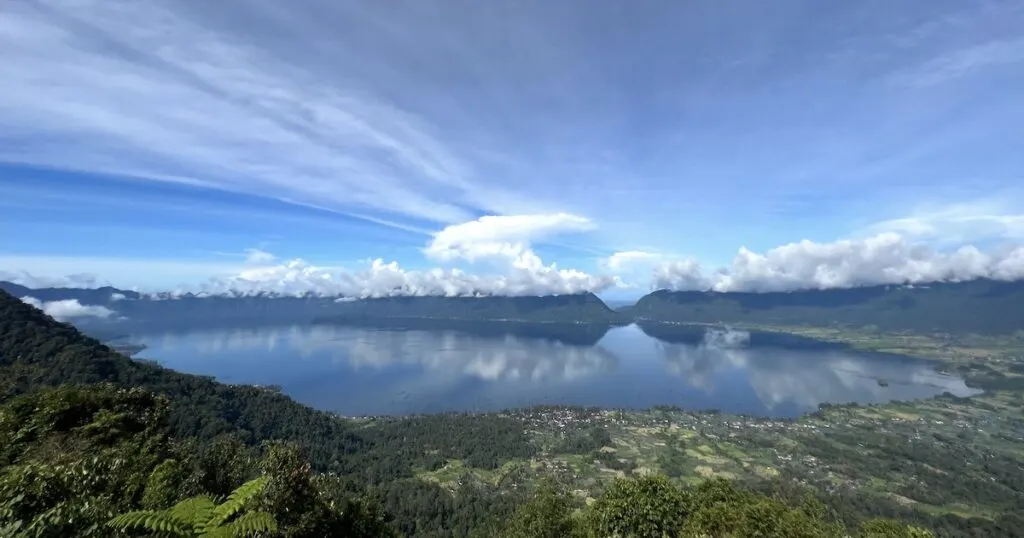 Clouds reflected in the Maninjau crater visible from the first viewpoint at Puncak Lawang.