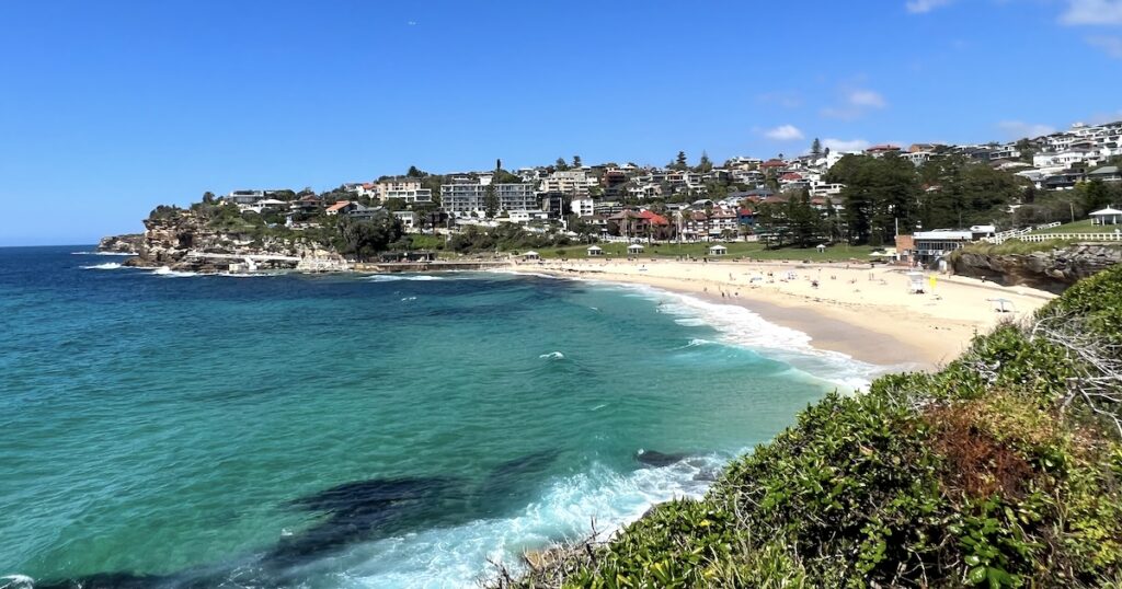 Small white beach with turqouise water along the Coogee to Bondi coastal walk in Sydney.